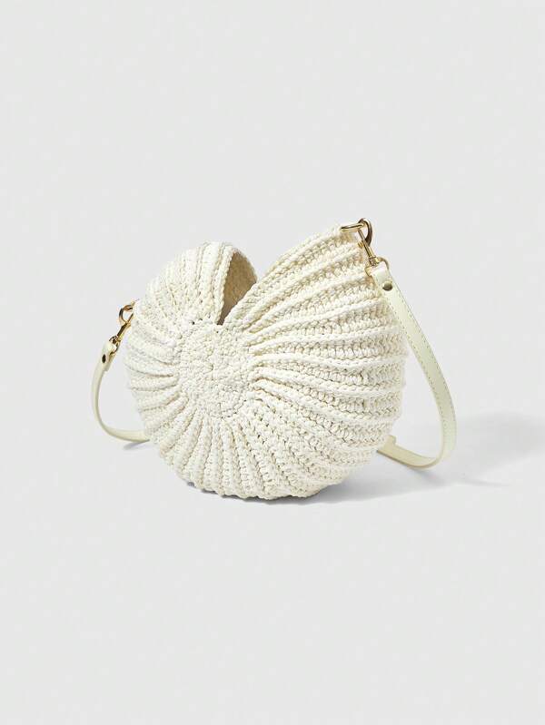 Bolsa de crochê em formato de concha