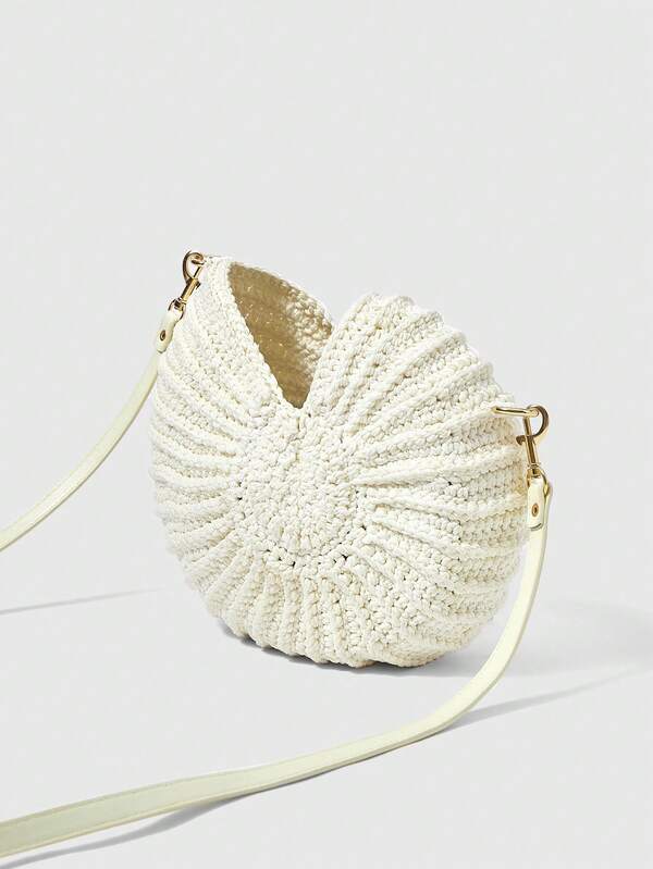 Bolsa de crochê em formato de concha